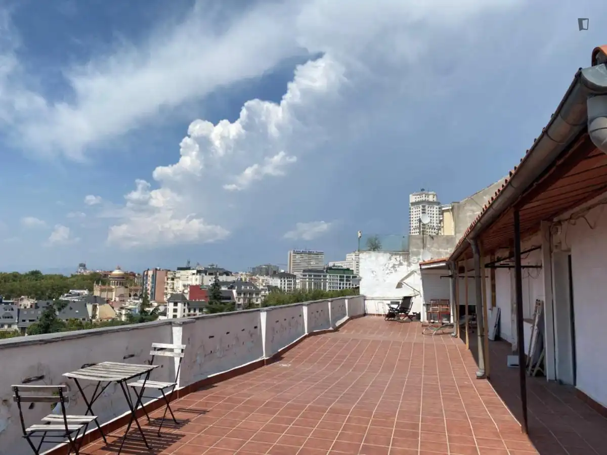 Terrassa de Apartament de lloguer en Madrid amb Aire condicionat, Moblat i Forn
