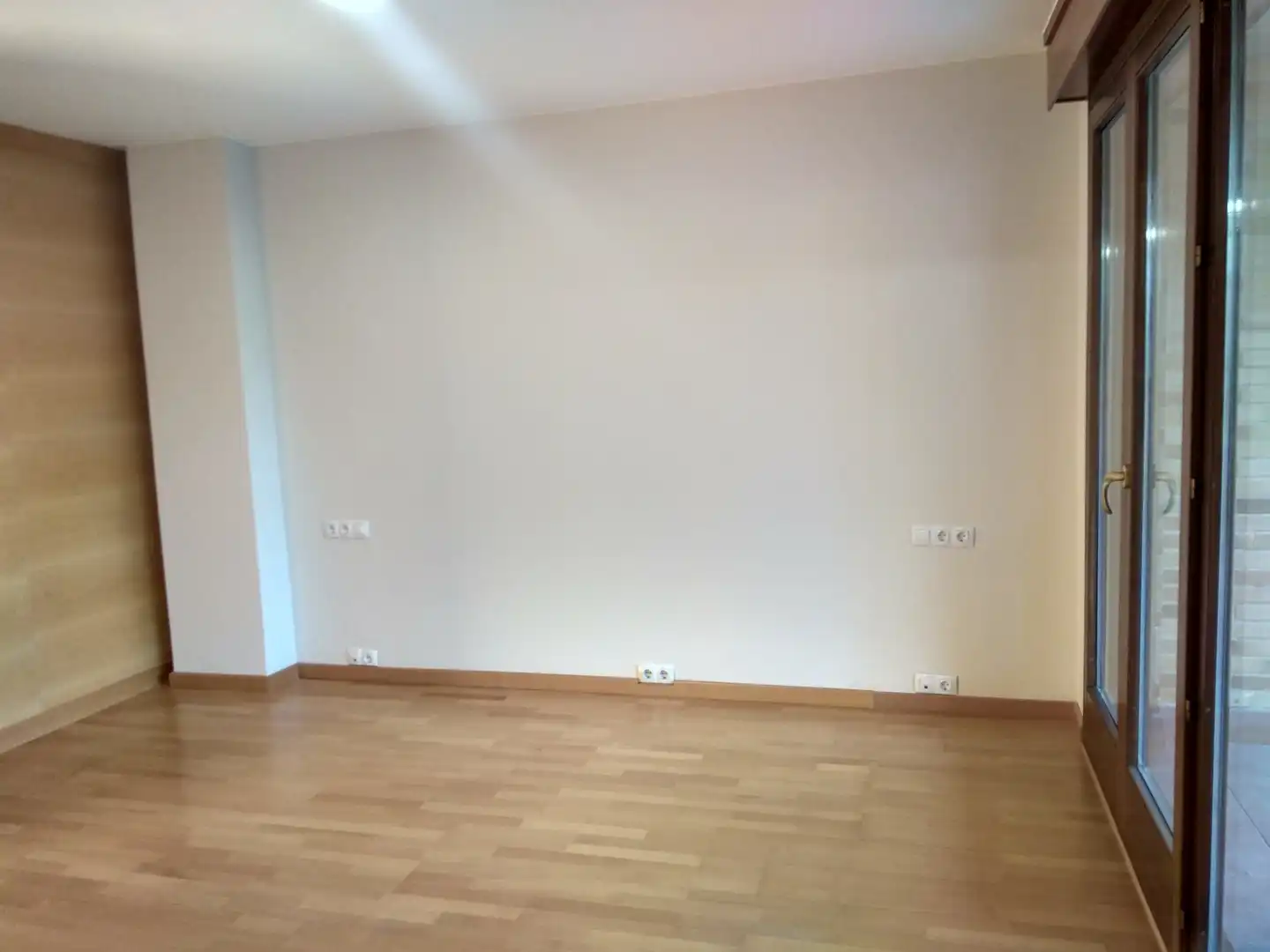 Bedroom of Houses for sale in Zaragoza  with Air Conditioner, Private garden and Parquet flooring
