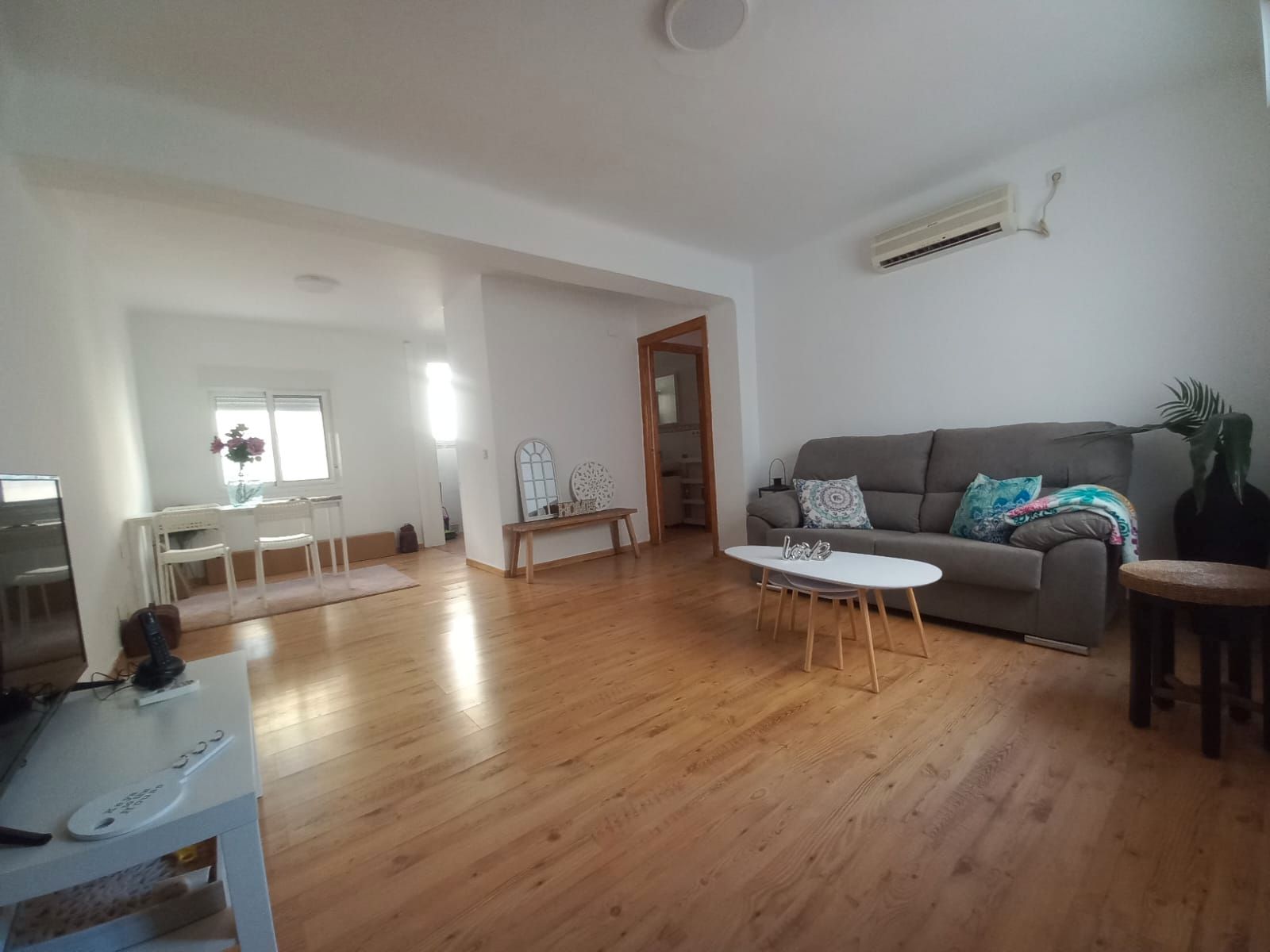 Sala d'estar de Pis de lloguer en  Sevilla Capital amb Aire condicionat i Moblat