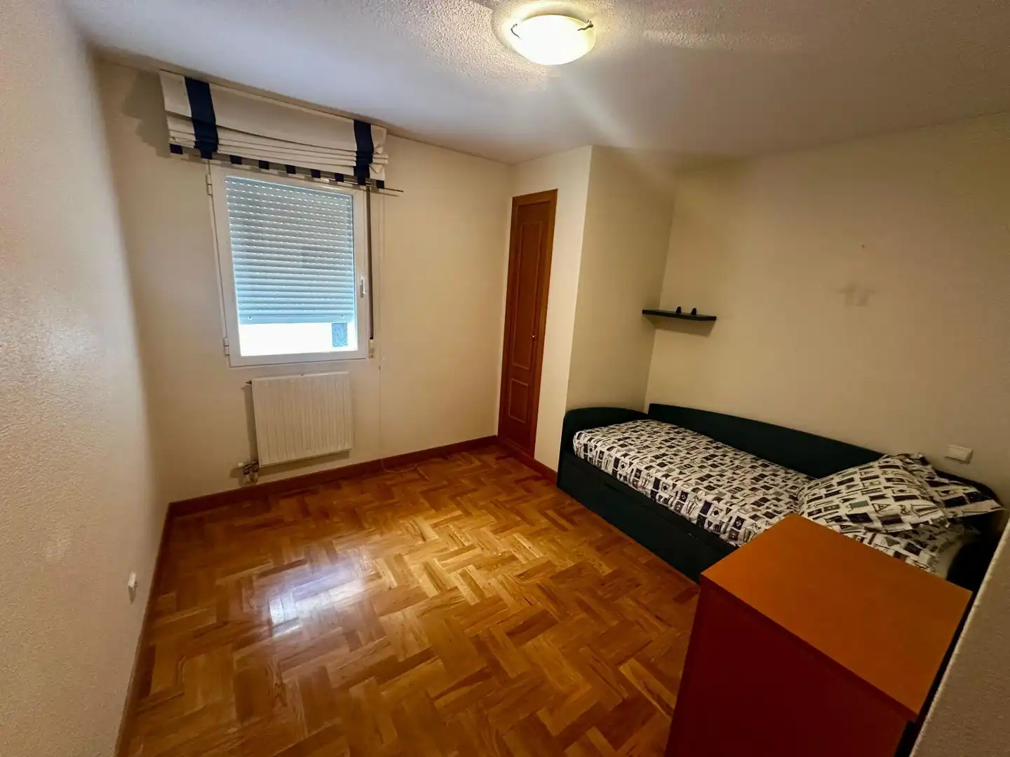 Bedroom of Flat for rent in Burgos