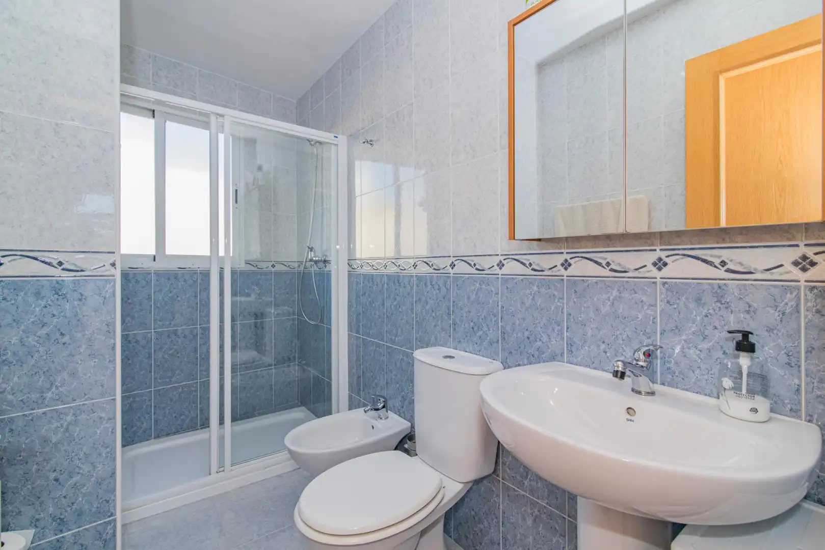 Baño de Casa adosada en venta en Cájar con Aire acondicionado, Calefacción y Terraza