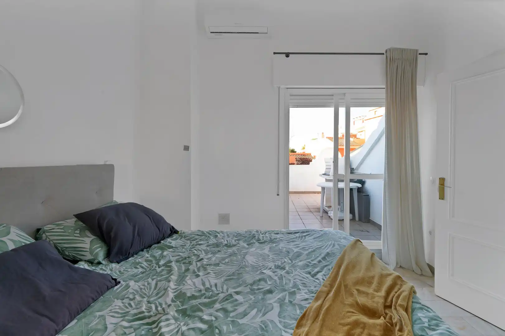 Dormitori de Casa adosada en venda en Marbella amb Jardí privat i Piscina comunitària