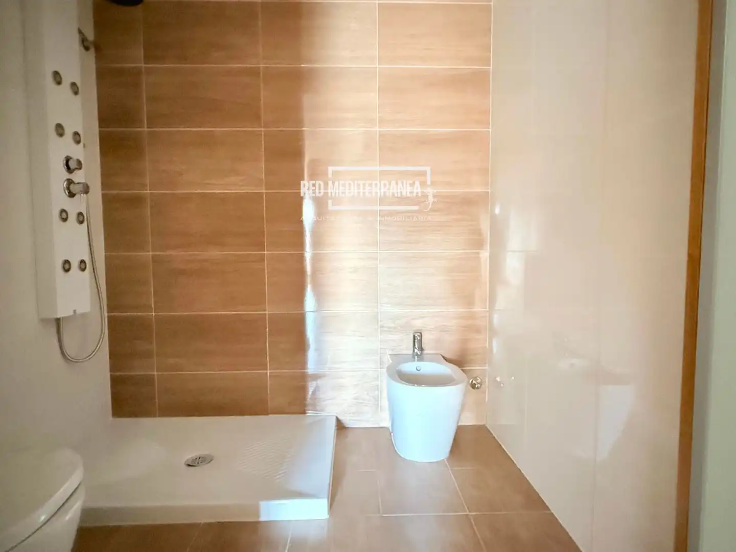 Badezimmer von Dachboden zum Verkauf in Gandia mit Klimaanlage, Terrasse und Schwimmbad