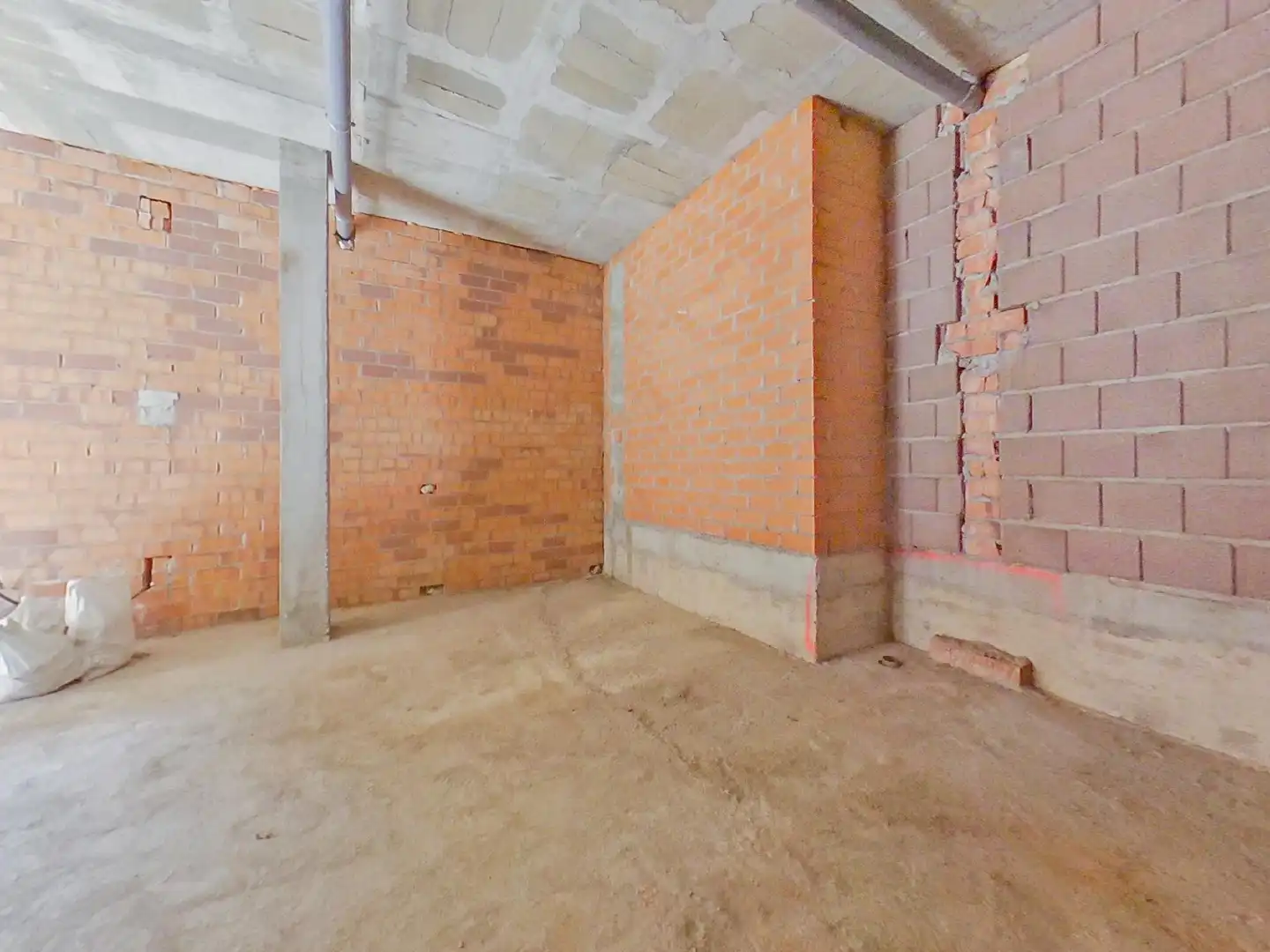 Commercial properties for sale in Llevant
