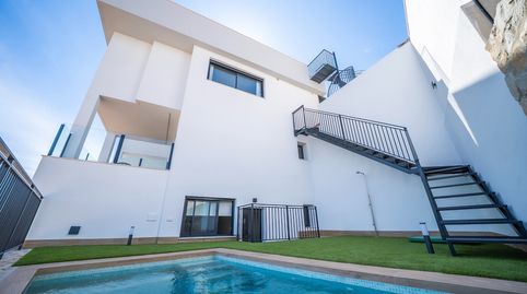 Villas de lujo de 3 o 4 dormitorios con piscina privada en La Finca Golf, Algorfa ref. GS2021 Estas modernas villas forman parte d