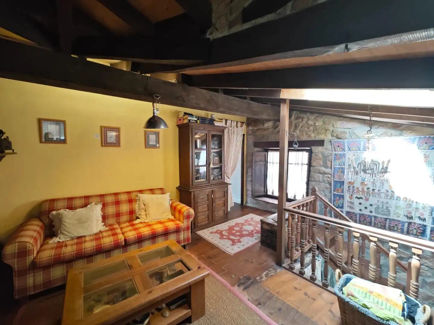Sala d'estar de Casa o xalet en venda en Cabuérniga amb Jardí privat