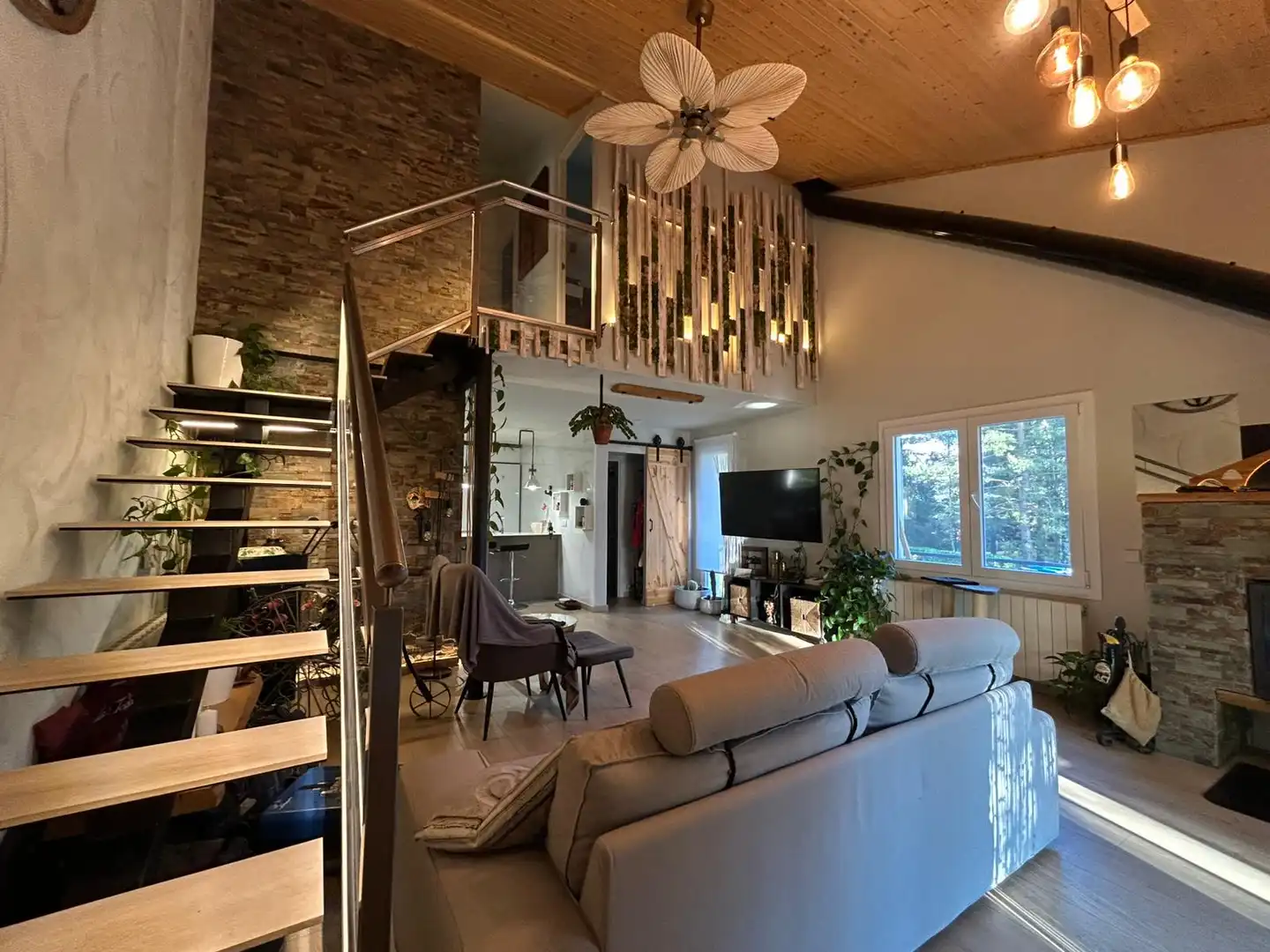 Sala d'estar de Casa o xalet en venda en Camprodon amb Jardí privat, Terrassa i Moblat