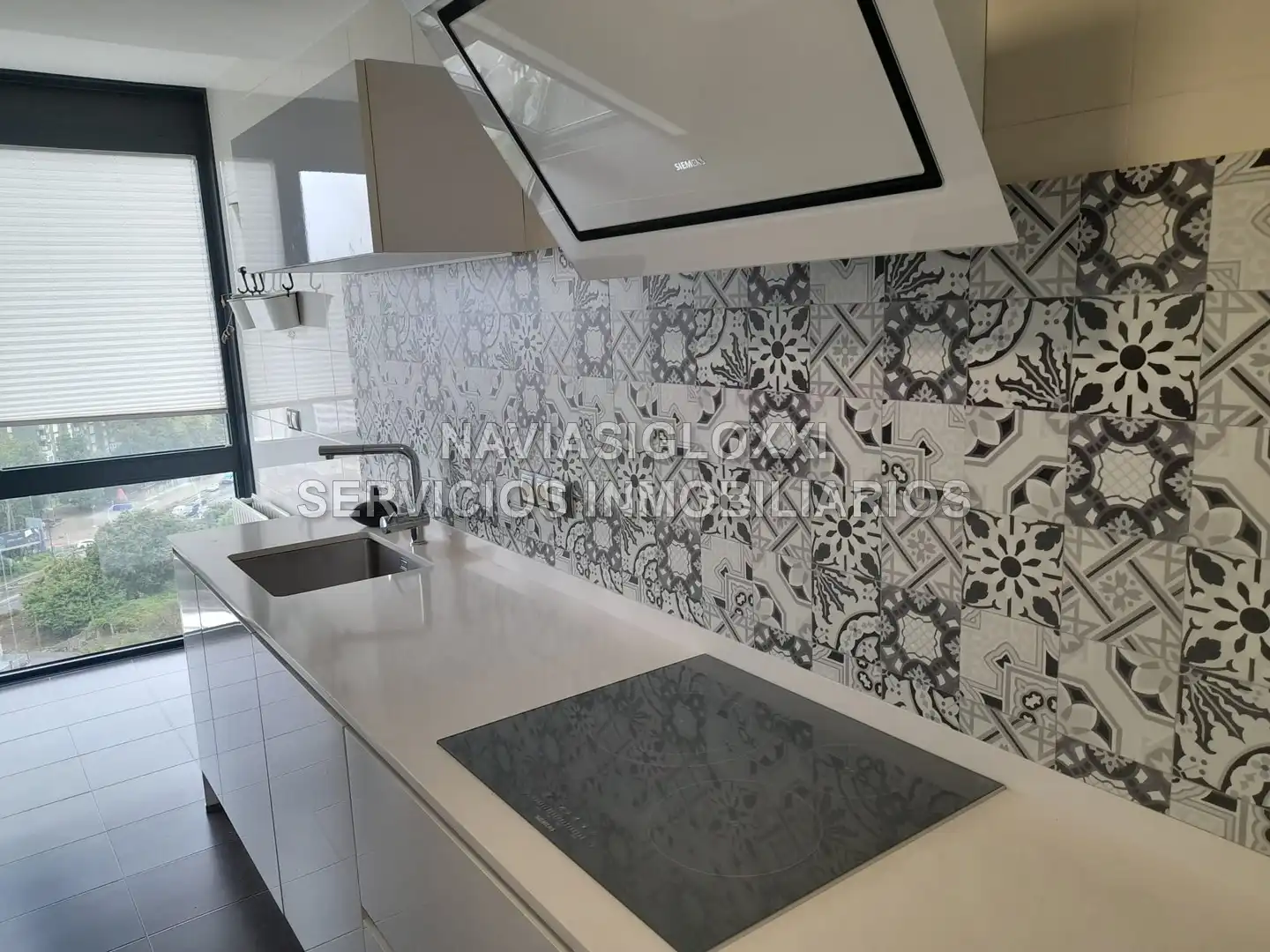 Kitchen of Flat for rent in Vigo   with Parquet flooring, Furnished and Oven