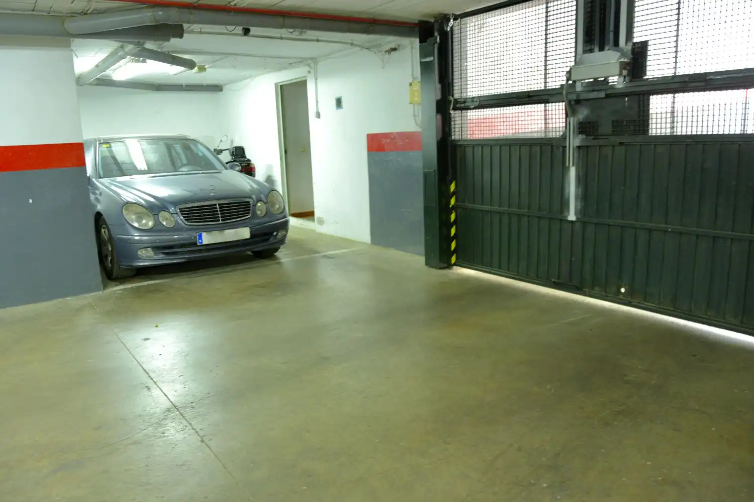 Aparcament de Casa o xalet en venda en Sevilla amb Aire condicionat i Traster