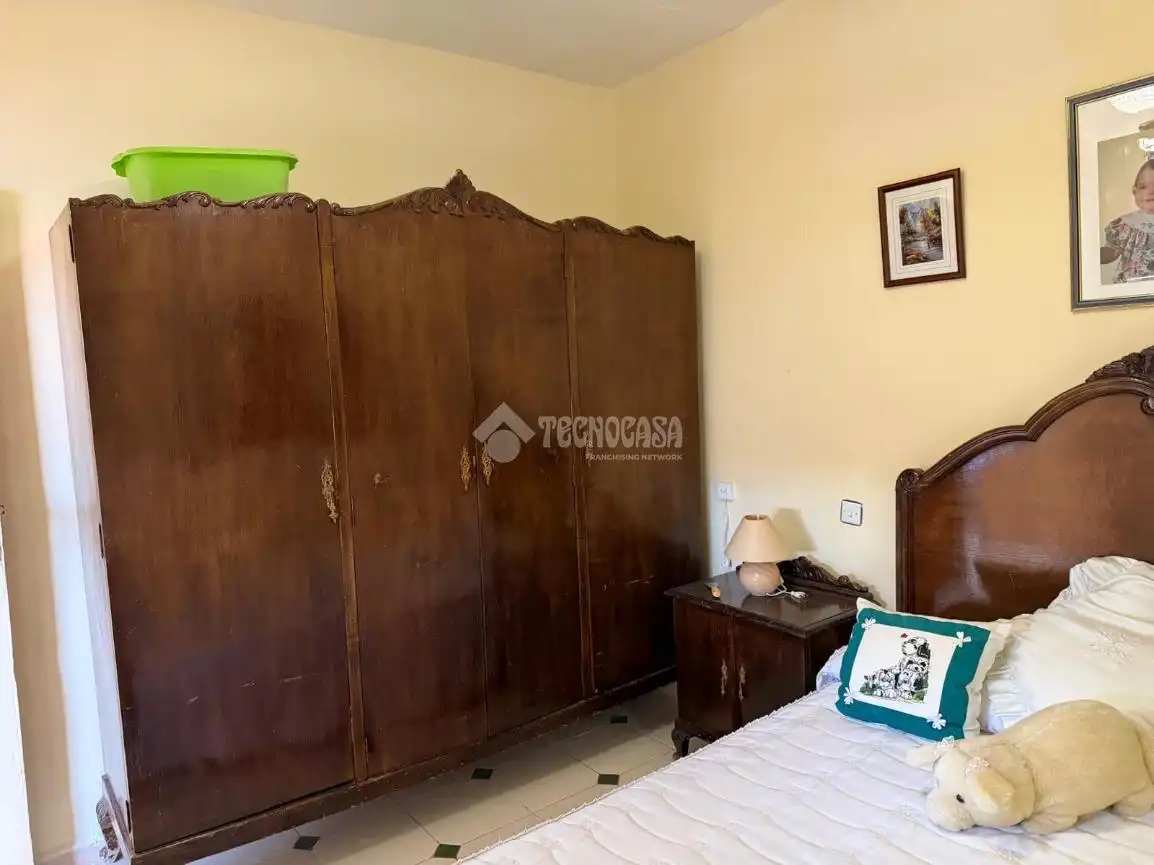 Dormitori de Casa adosada en venda en Jaén amb Aire condicionat, Terrassa i Moblat