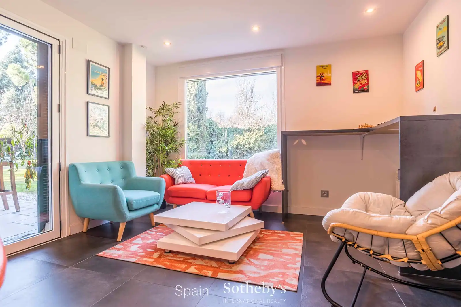 Living room of Houses for sale in La Moraleja  with Air Conditioner, Heating and Private garden