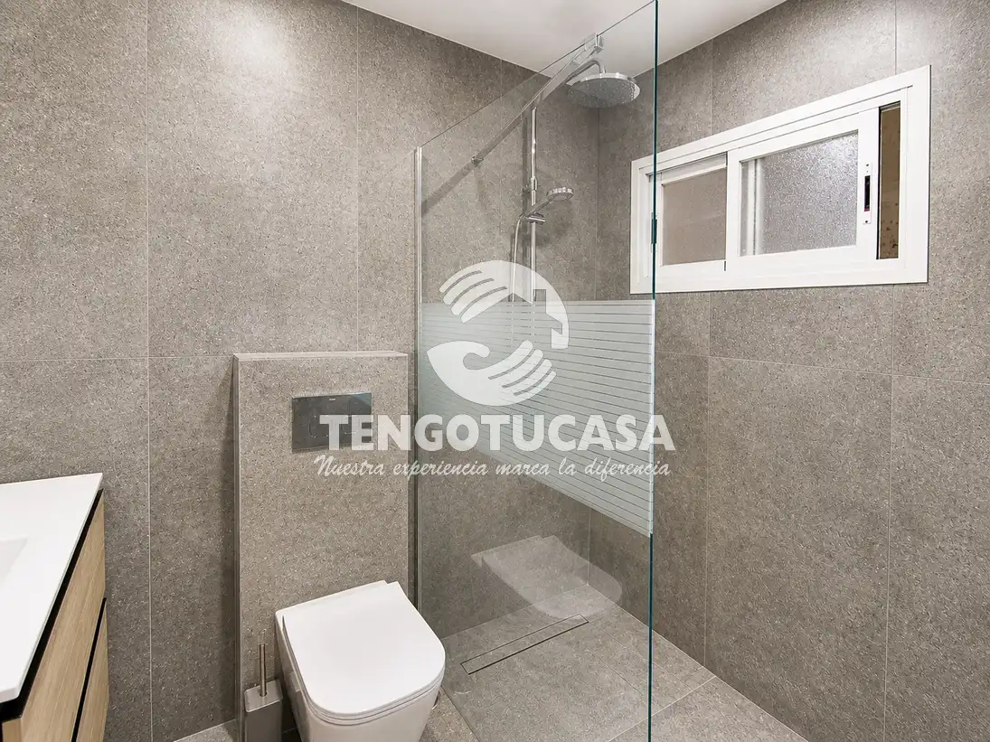 Baño de Piso en venta en Madrid con Aire acondicionado, Calefacción y Amueblado