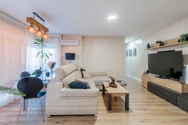 Piso en Venta en Calle de Cebreros en Lucero