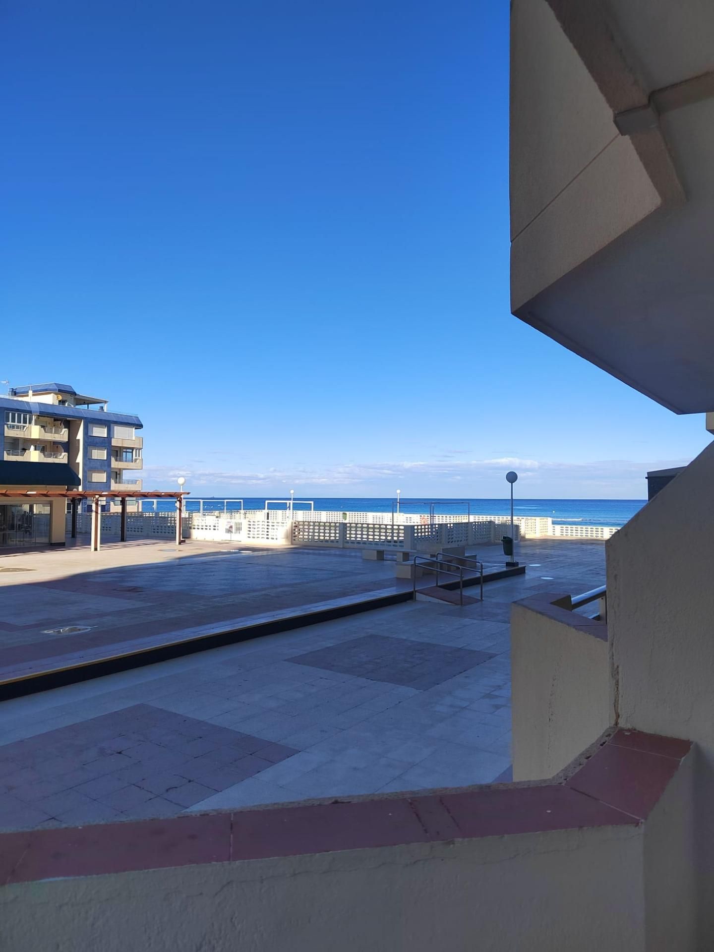 Terraza de Piso de alquiler en La Manga del Mar Menor con Terraza y Piscina comunitaria