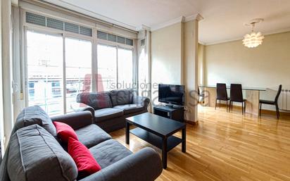 Living room of Flat to rent in  Madrid Capital  with Air Conditioner, Heating and Furnished