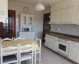 Kitchen of Flat to share in Vigo   with Heating, Parquet flooring and Furnished