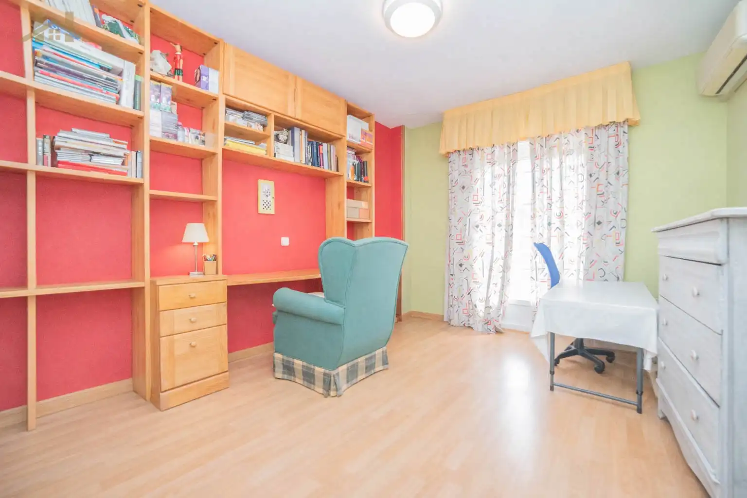 Habitación de Casa adosada en venta en Torrelodones con Amueblado