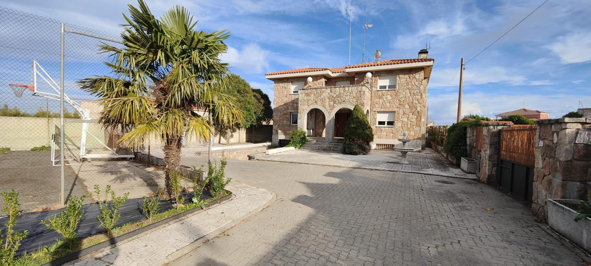 Vista exterior de Casa o chalet en venta en Calzada de Valdunciel con Terraza y Piscina