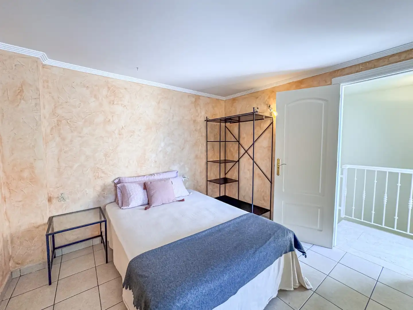Habitación de Dúplex de alquiler en Santa Pola con Terraza, Trastero y Piscina