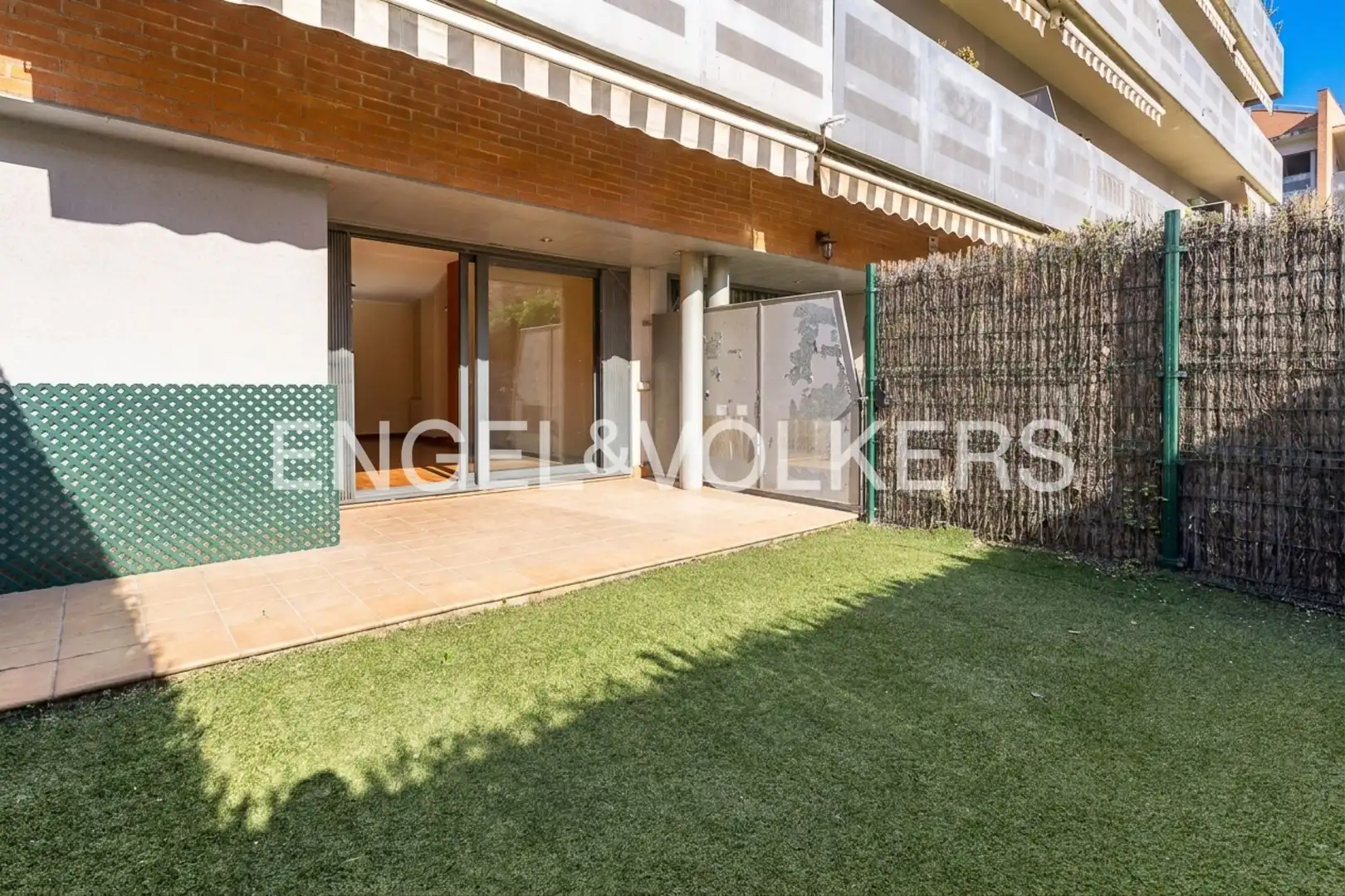 Terrassa de Apartament en venda en Santa Perpètua de Mogoda amb Calefacció, Jardí privat i Parquet