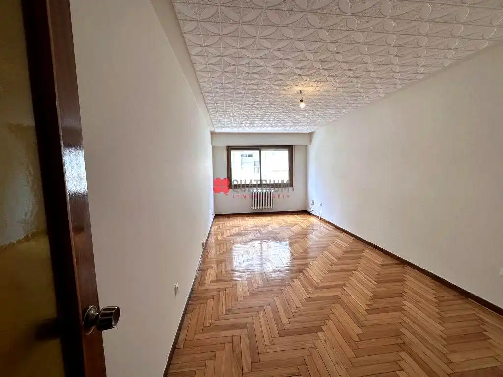 Sala de estar de Piso en venta en Ourense Capital  con Calefacción, Terraza y Trastero
