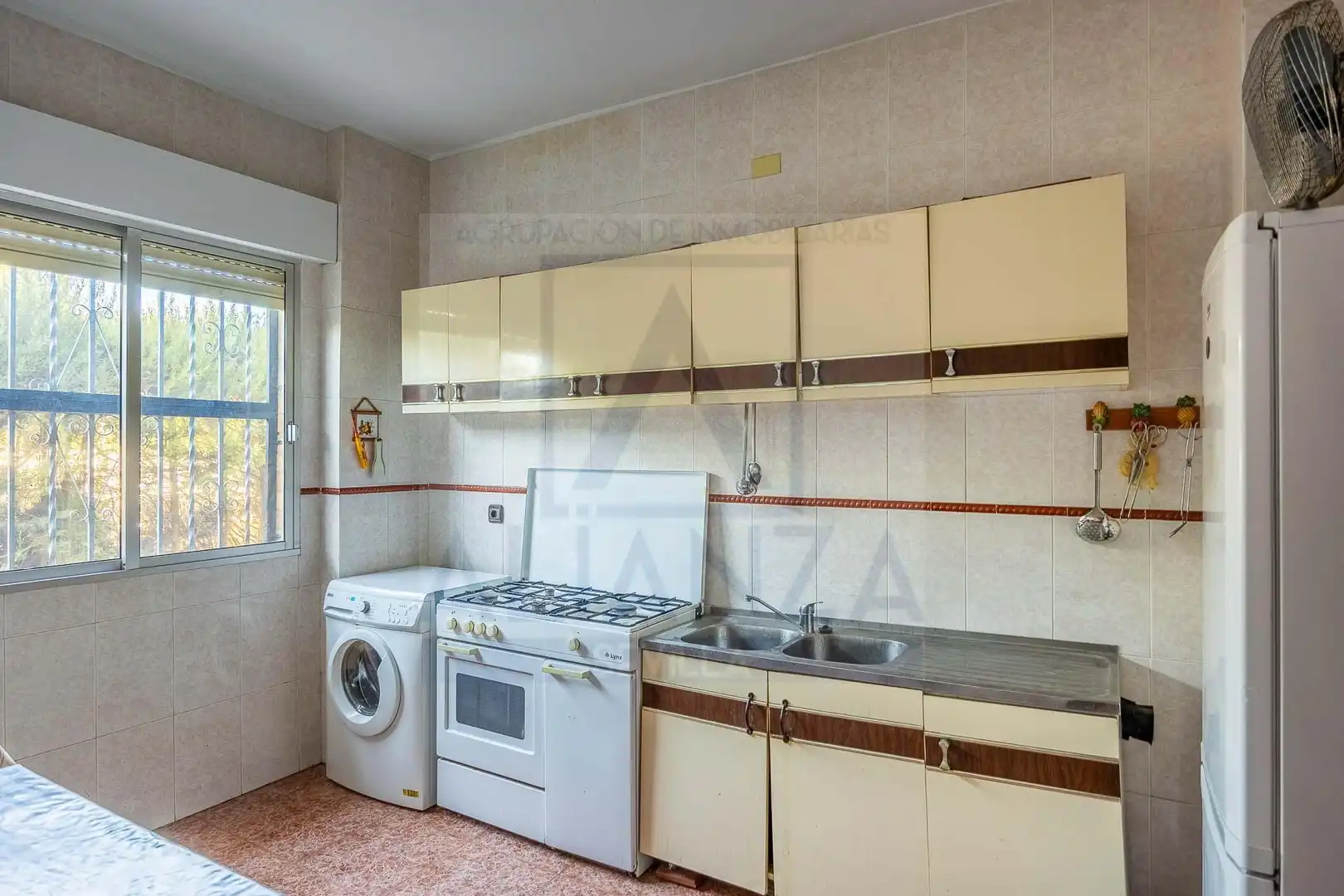 Houses for sale in Sanlúcar la Mayor, Sevilla