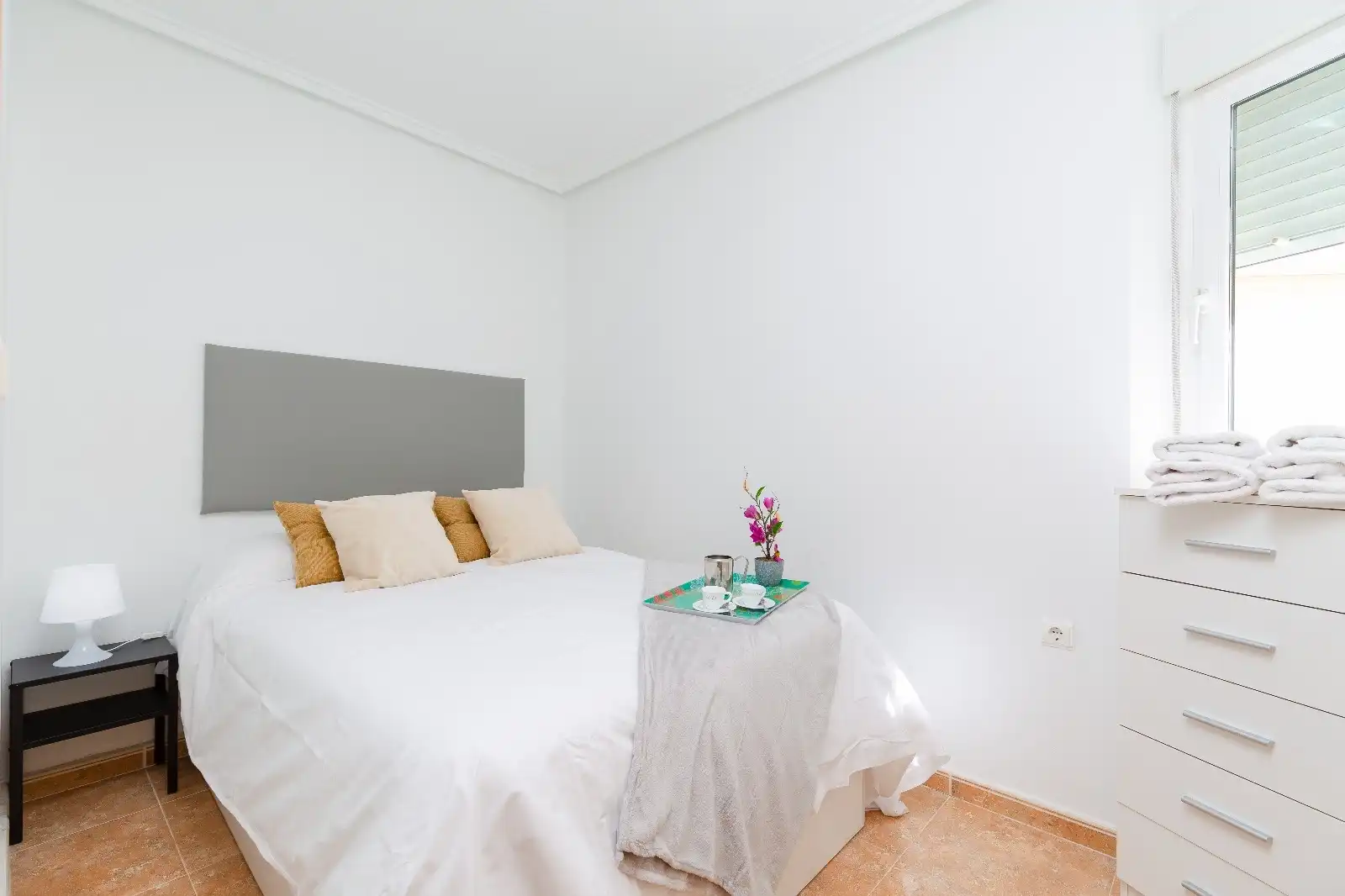 Habitación de Apartamento de alquiler en Guardamar del Segura con Aire acondicionado, Calefacción y Amueblado