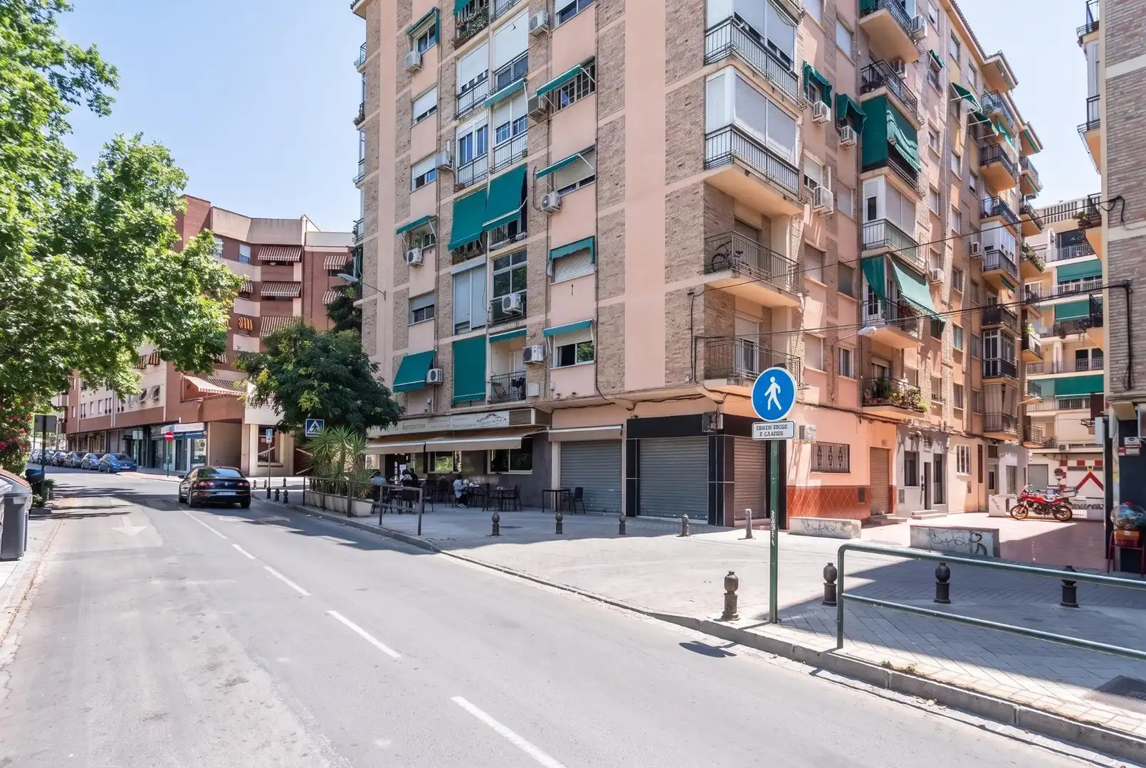 Vista exterior de Piso en venta en Granada con Aire acondicionado, Calefacción y Parquet