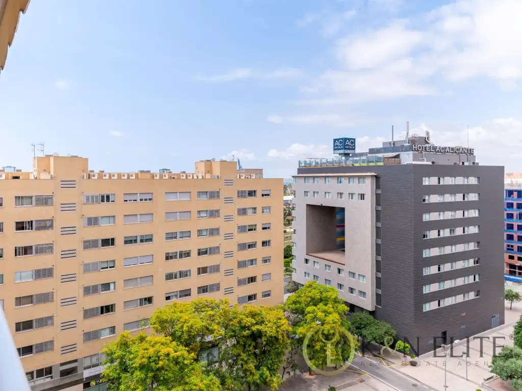 Vista exterior de Ático en venta en Alicante / Alacant con Aire acondicionado y Terraza