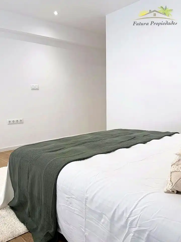 Schlafzimmer von Erdgeschoss zum Verkauf in Arrecife mit Möbliert