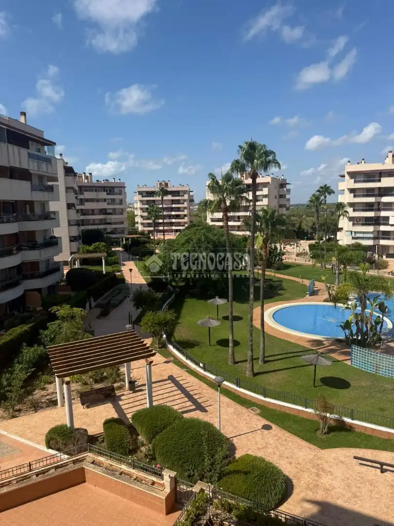 Vista exterior de Piso en venta en Alicante / Alacant con Aire acondicionado, Terraza y Piscina comunitaria