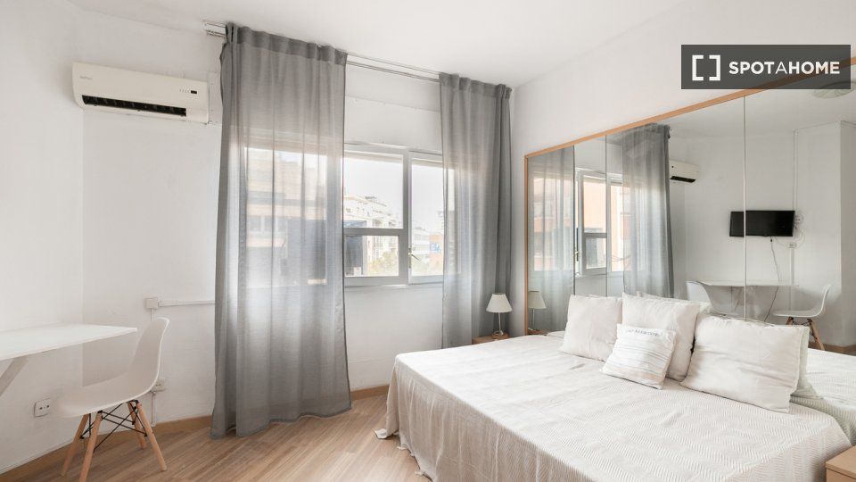 Bedroom of Flat to rent in  Barcelona Capital  with Air Conditioner, Heating and Furnished