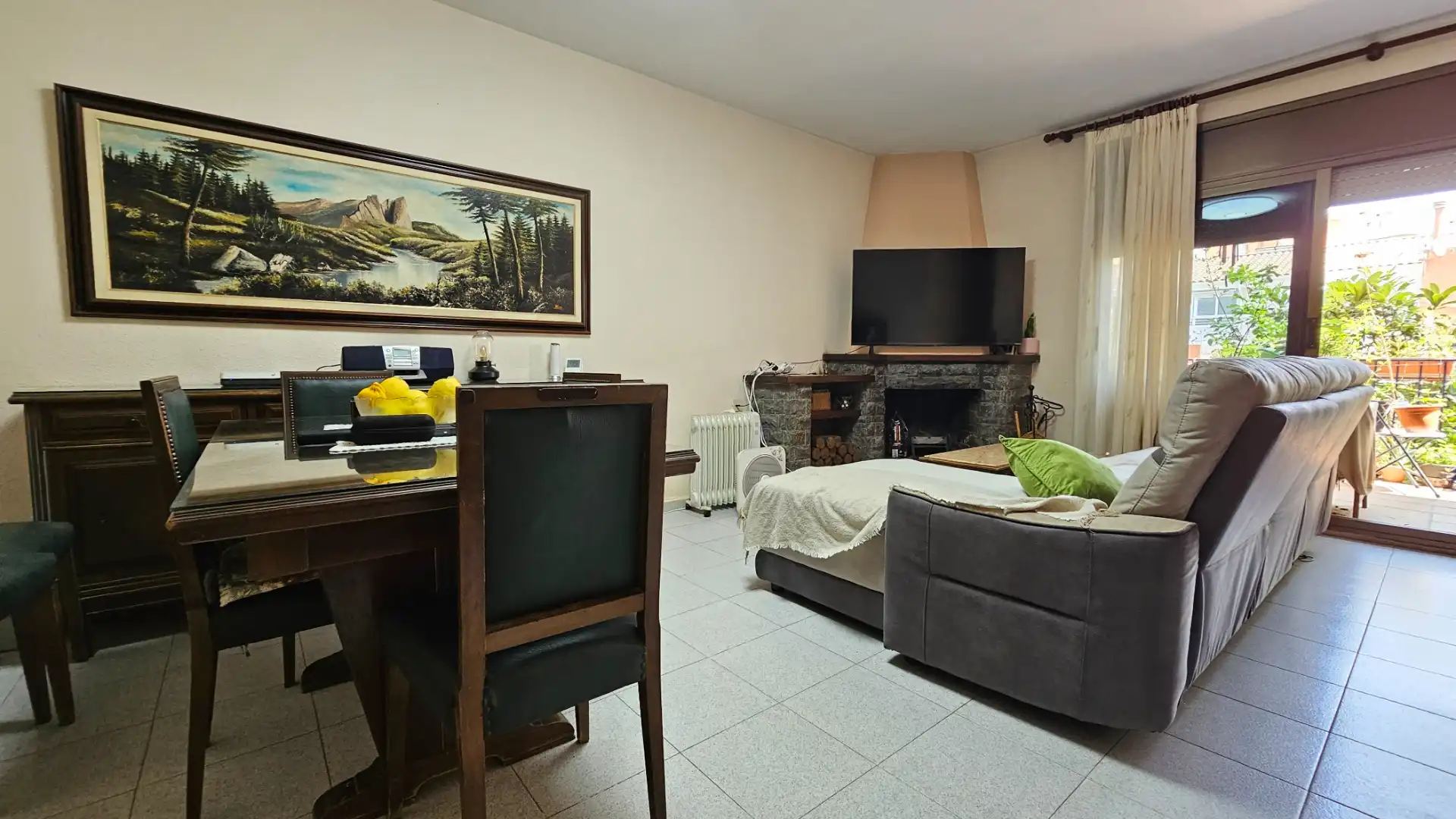 Sala d'estar de Casa adosada en venda en Sabadell amb Calefacció, Terrassa i Forn