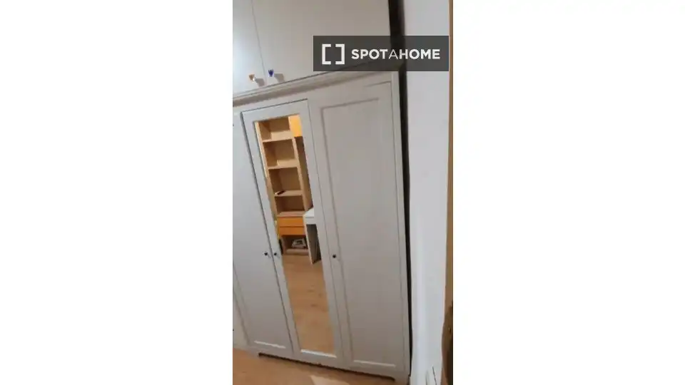 Schlafzimmer von Wohnung zur untervermieten in Madrid mit Klimaanlage, Terrasse und Möbliert