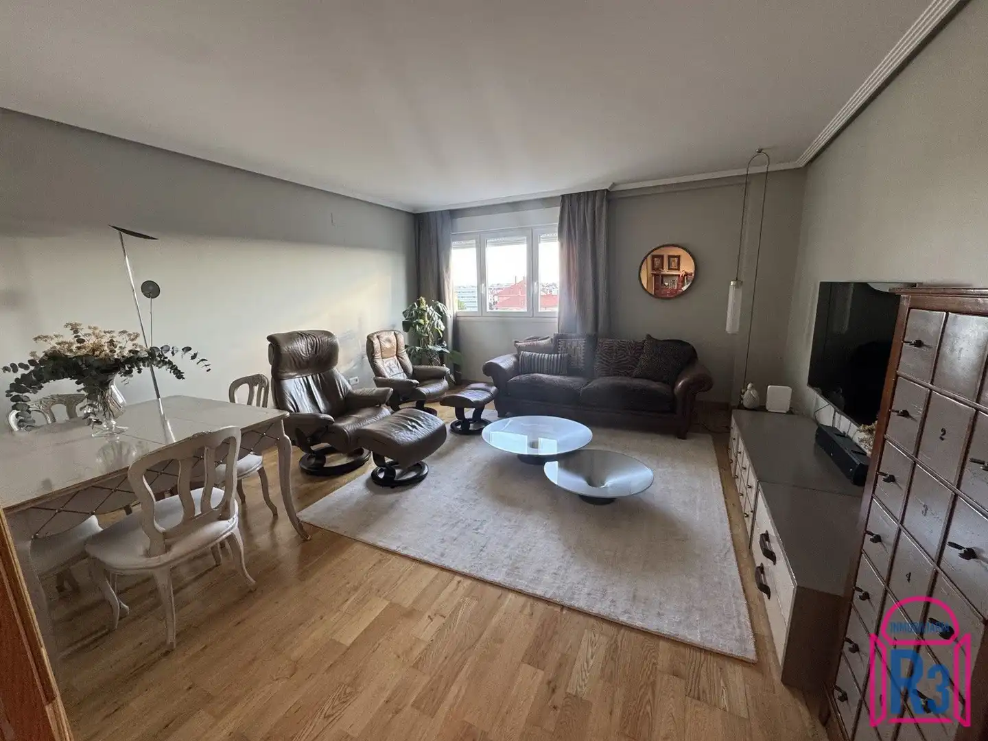Sala d'estar de Pis en venda en León Capital  amb Calefacció, Terrassa i Traster