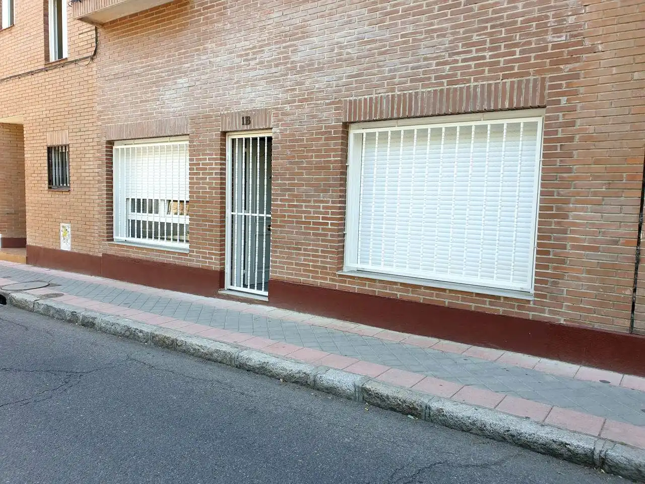 Außenansicht von Erdgeschoss zur Miete in Madrid mit Klimaanlage und Abstellraum