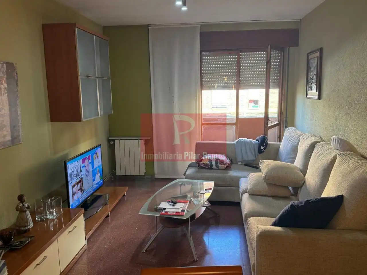 Sala d'estar de Pis en venda en León Capital  amb Calefacció, Terrassa i Traster