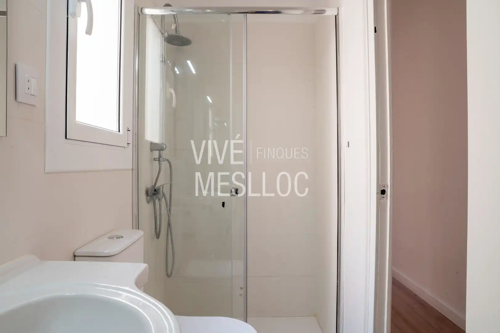 Bathroom of Flat for sale in El Masnou