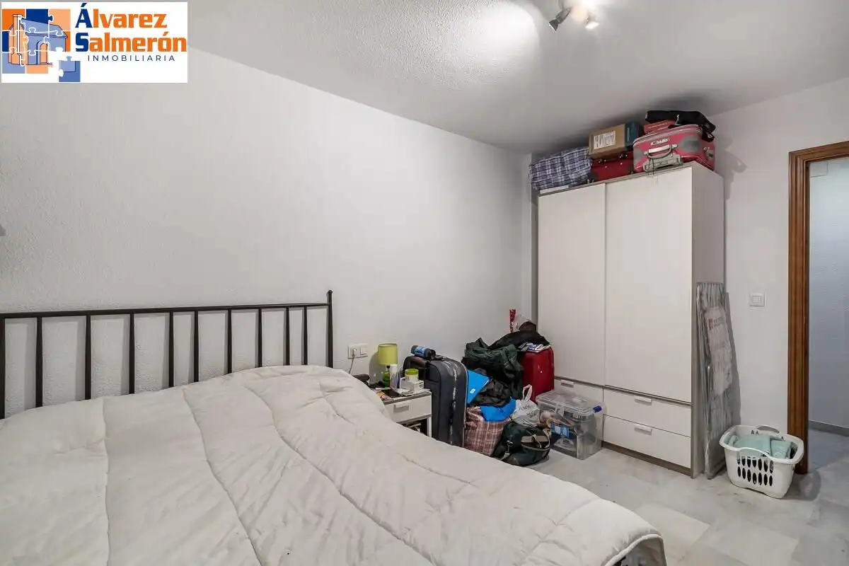 Bedroom of Flat for sale in Granada  with Heating and Storage room