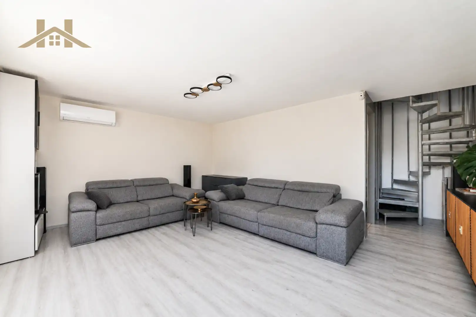 Sala de estar de Casa o chalet en venta en Pozuelo de Alarcón con Aire acondicionado, Calefacción y Jardín privado
