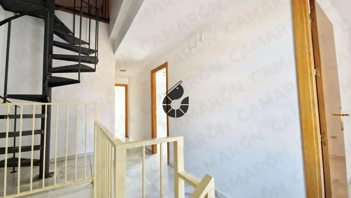Casa adosada en venda en Coria del Río amb Jardí privat, Terrassa i Alarma