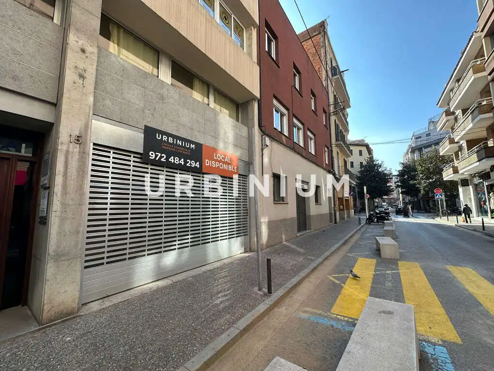 Business premises to rent in Carrer Juli Garreta, imagen 2