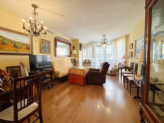 Piso en Venta en CERVANTES en La Malagueta - Monte Sancha