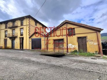 Casa con balcón en venta en Hazas de Cesto
