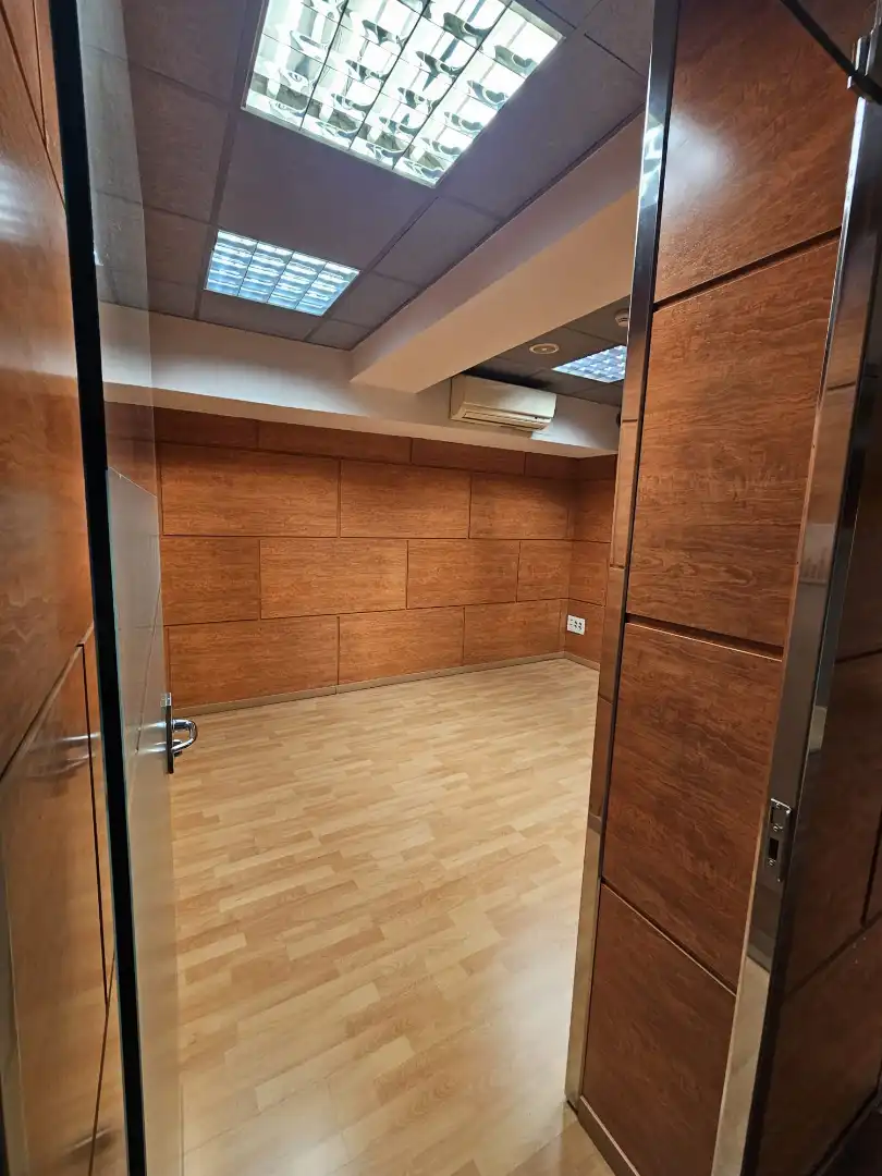 Büro zur Miete in Barcelona mit Klimaanlage und Balkon