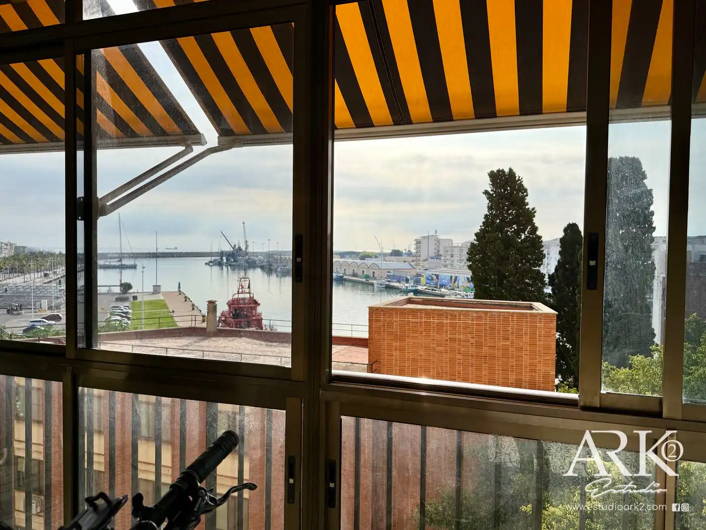 Terraza de Piso en venta en Gandia con Amueblado, Lavadora y Balcón