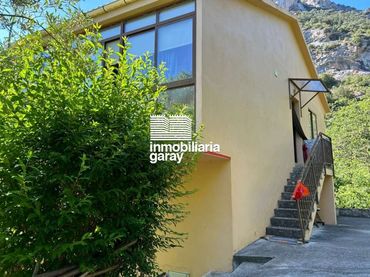 Casa amb balcó en venda a Merindad de Valdivielso
