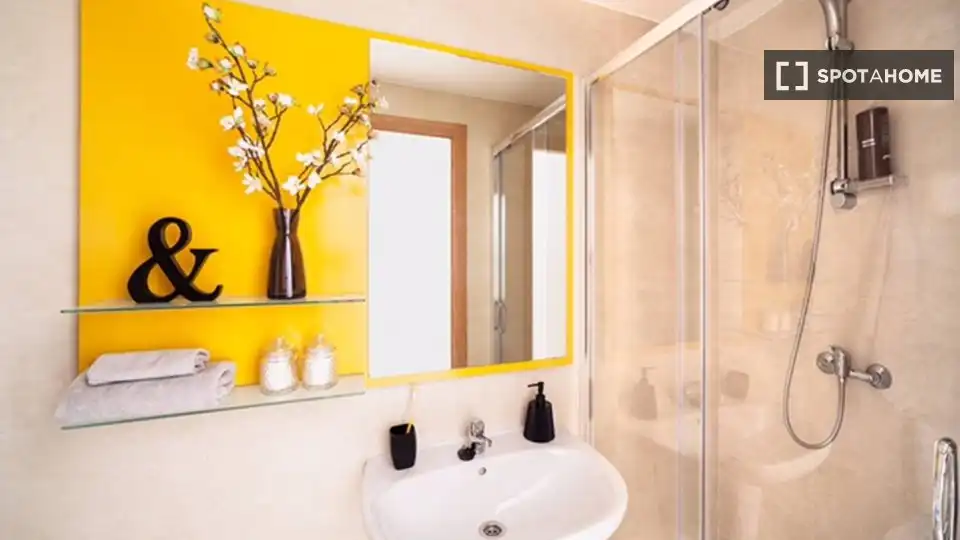 Baño de Piso para compartir en  Pamplona / Iruña con Aire acondicionado, Calefacción y Amueblado