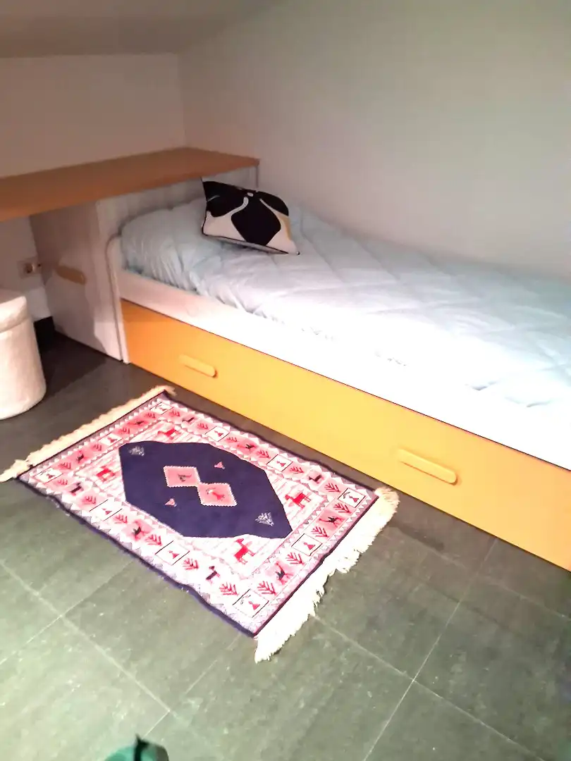 Dormitori de Pis de lloguer en Vigo  amb Parquet i Moblat
