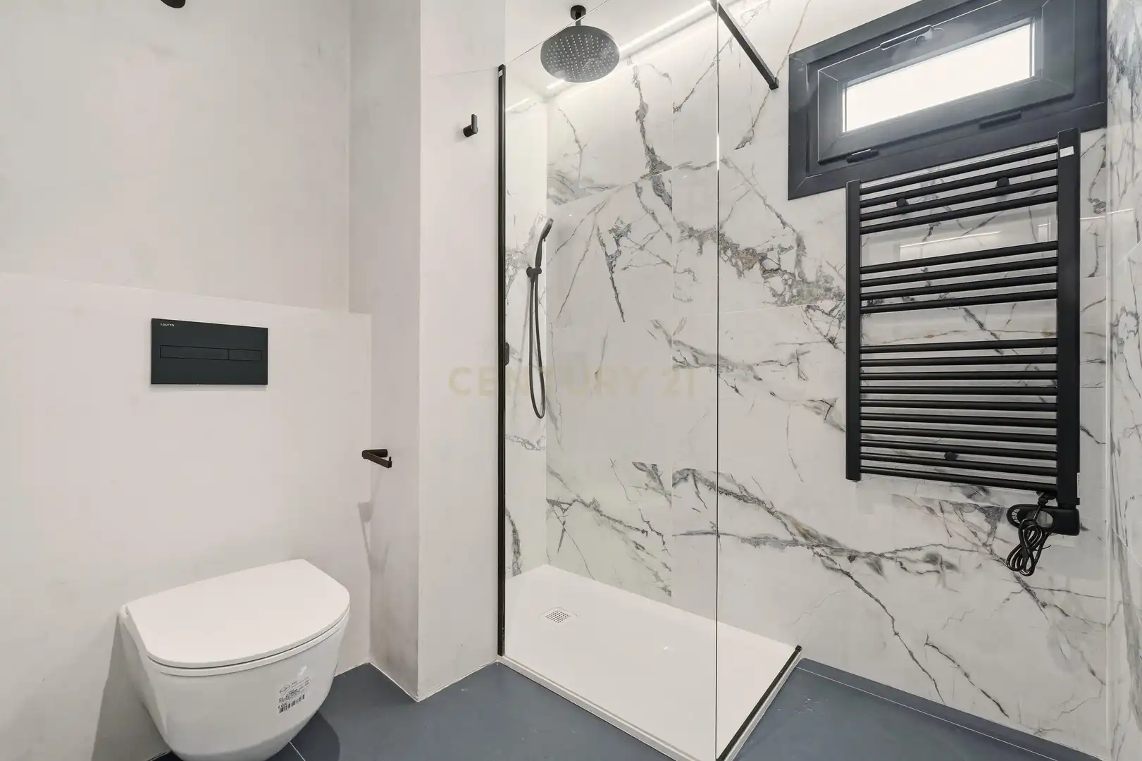 Baño de Apartamento en venta en Madrid con Aire acondicionado, Horno y Lavadora